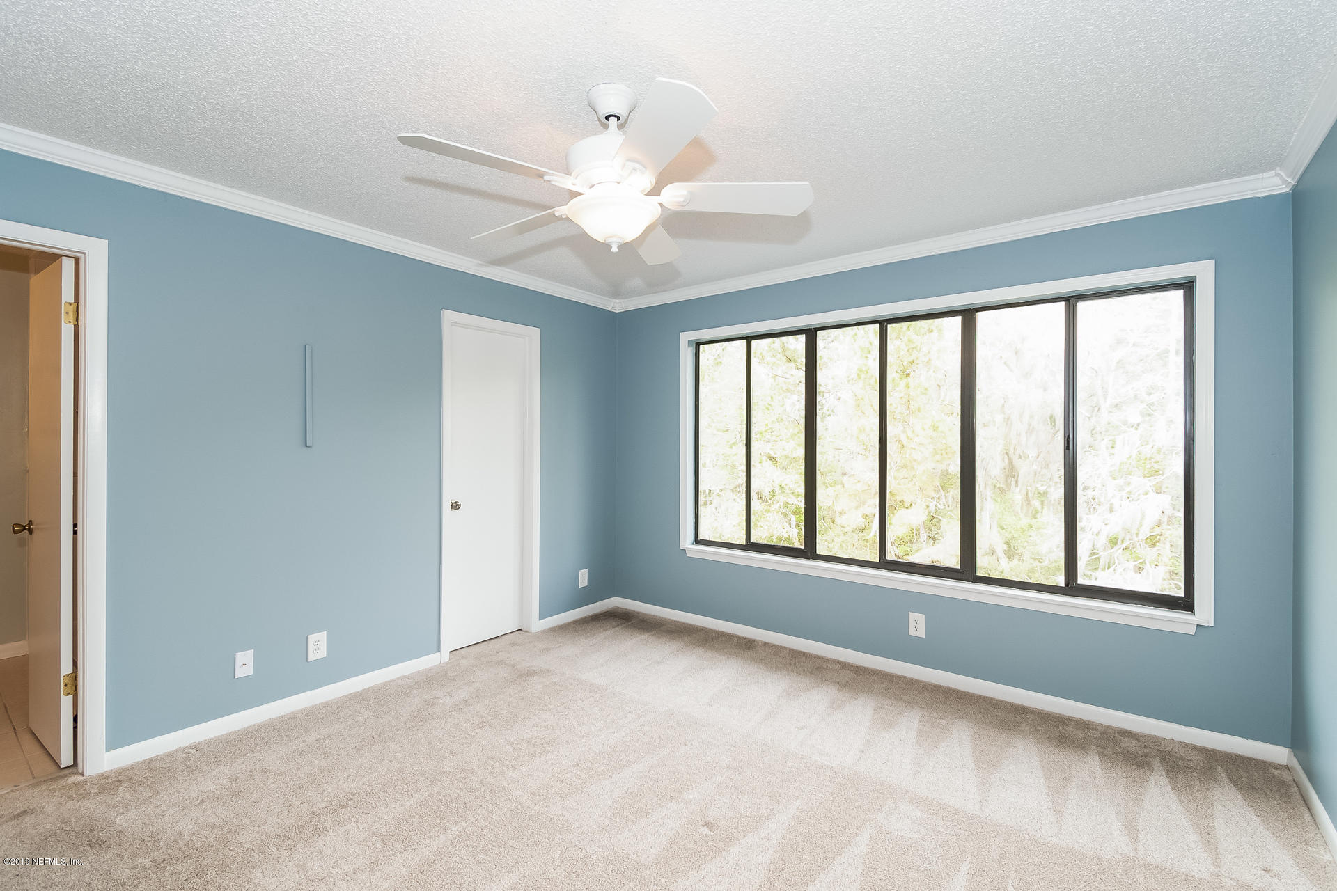 5478 Stanford Road Jacksonville, FL 32207 - Photo 5 of 26 a view of an empty room with a window