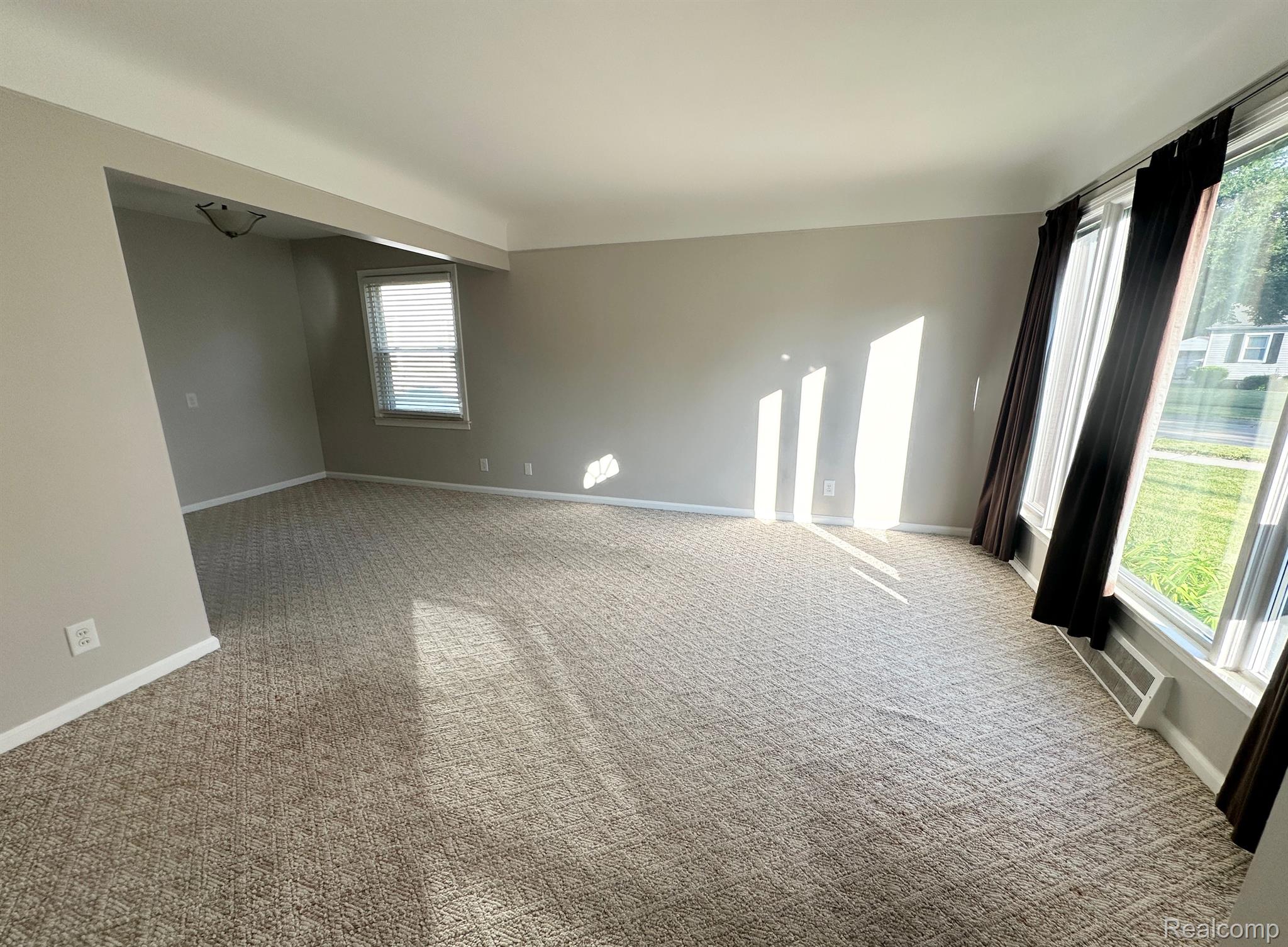 1579 Hampton Road Mount Clemens, MI 48043 - Photo 2 of 17 Living Room/Dining Room
View 1