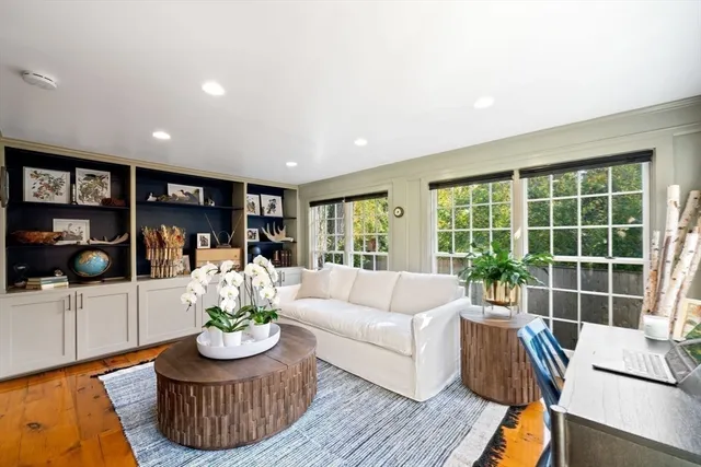 a view of residential houses with snow and tree s