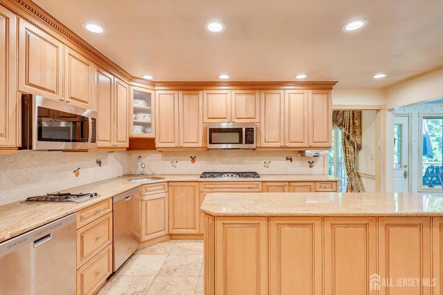 25 Marshall Drive Edison, NJ 08817 - Photo 19 of 68
