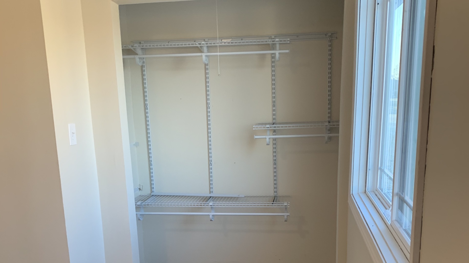 38 Wedgewood Road Matteson, IL 60443 - Photo 12 of 14 a bathroom with a glass shower door