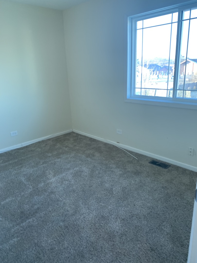38 Wedgewood Road Matteson, IL 60443 - Photo 14 of 14 an empty room with a window