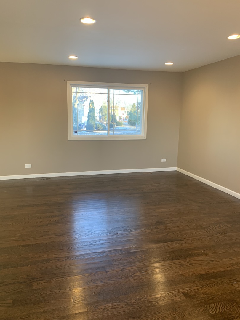 38 Wedgewood Road Matteson, IL 60443 - Photo 9 of 14 an empty room with wooden floor and windows