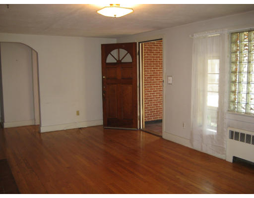 159 Monrovia Street Springfield, MA 01104 - Photo 7 of 12 Gallery Image 7