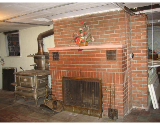 159 Monrovia Street Springfield, MA 01104 - Photo 10 of 12 Gallery Image 10