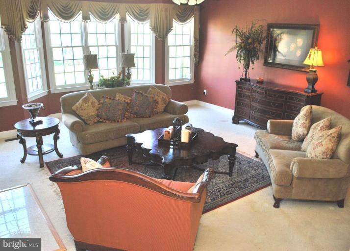 8338 Roxborough Loop Gainesville, VA 20155 - Photo 3 of 12 Family Room