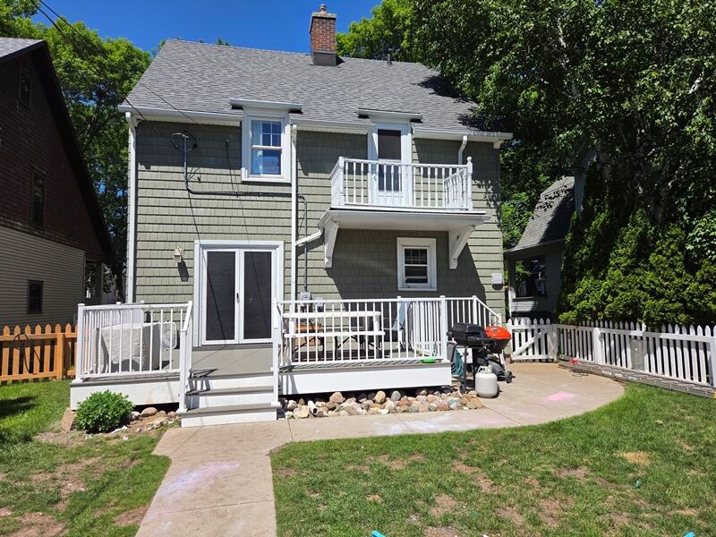 2011 North 9th Street Sheboygan, WI 53081 - Photo 11 of 36 backyard and composite deck