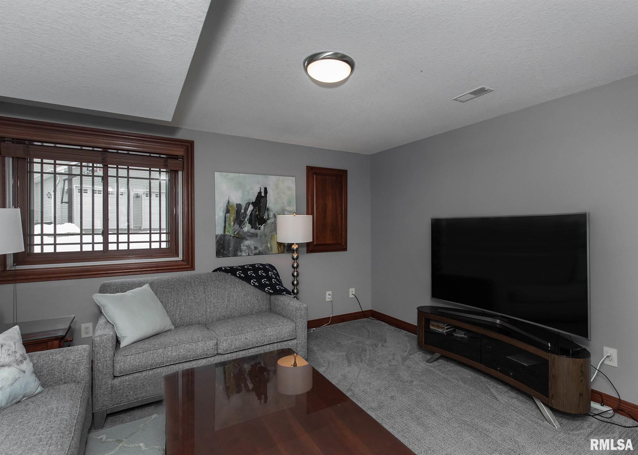 5465 Hugo Road Bettendorf, IA 52722 - Photo 35 of 50 Gallery Image 35