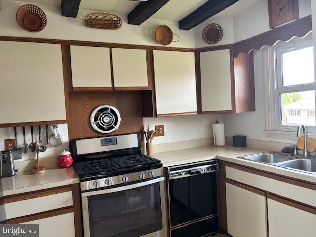 7 Heatherland Road Middletown, PA 17057 - Photo 13 of 29 Charming kitchen with rustic accents.