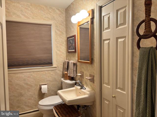 7 Heatherland Road Middletown, PA 17057 - Photo 15 of 29 Charming bathroom with warm tones.