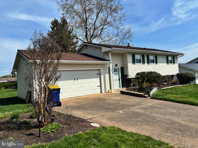 7 Heatherland Road Middletown, PA 17057 - Photo 2 of 29 Charming home with lush greenery.