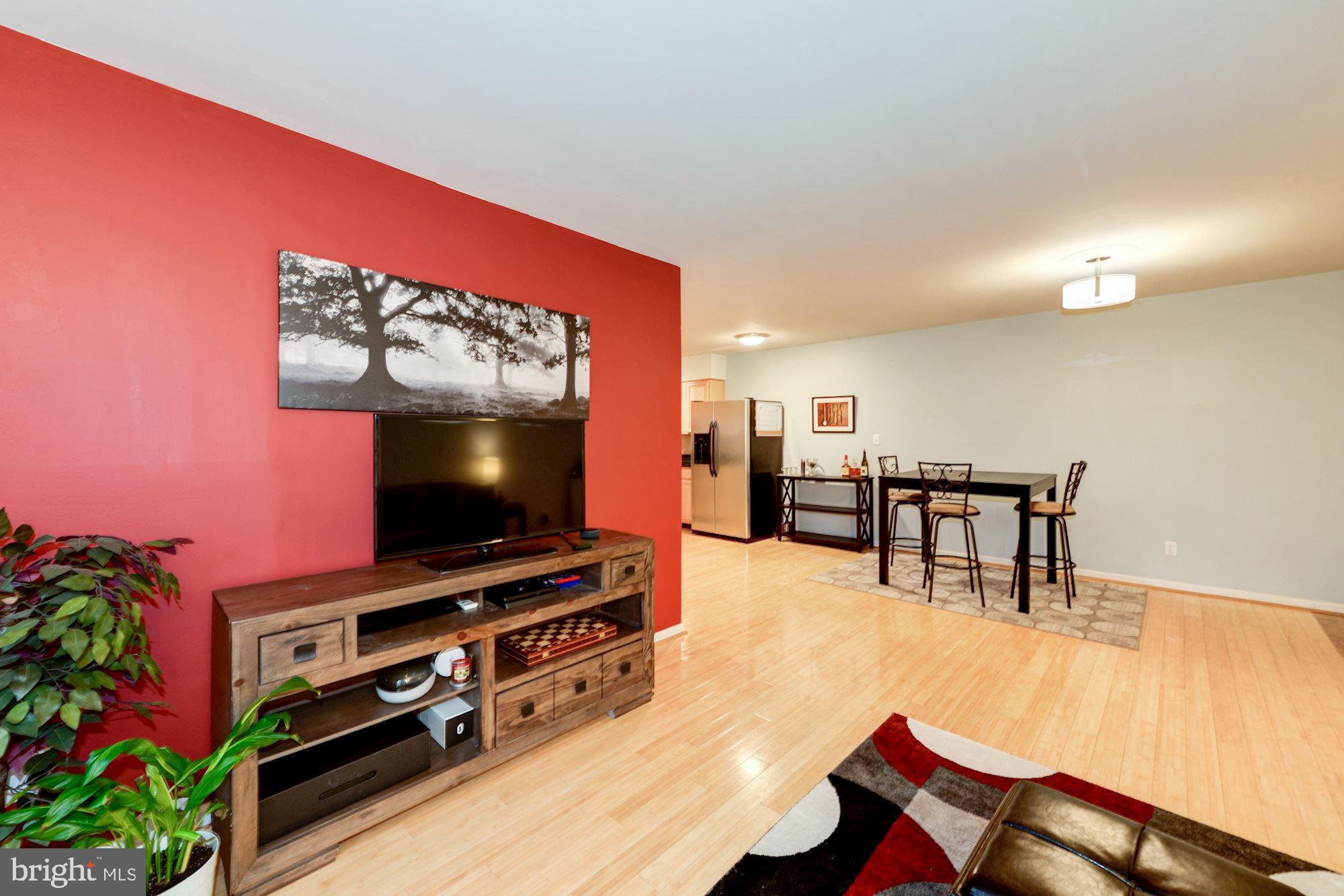 5901 Kingsford Road, Unit 438 Springfield, VA 22152 - Photo 7 of 29 Living Room