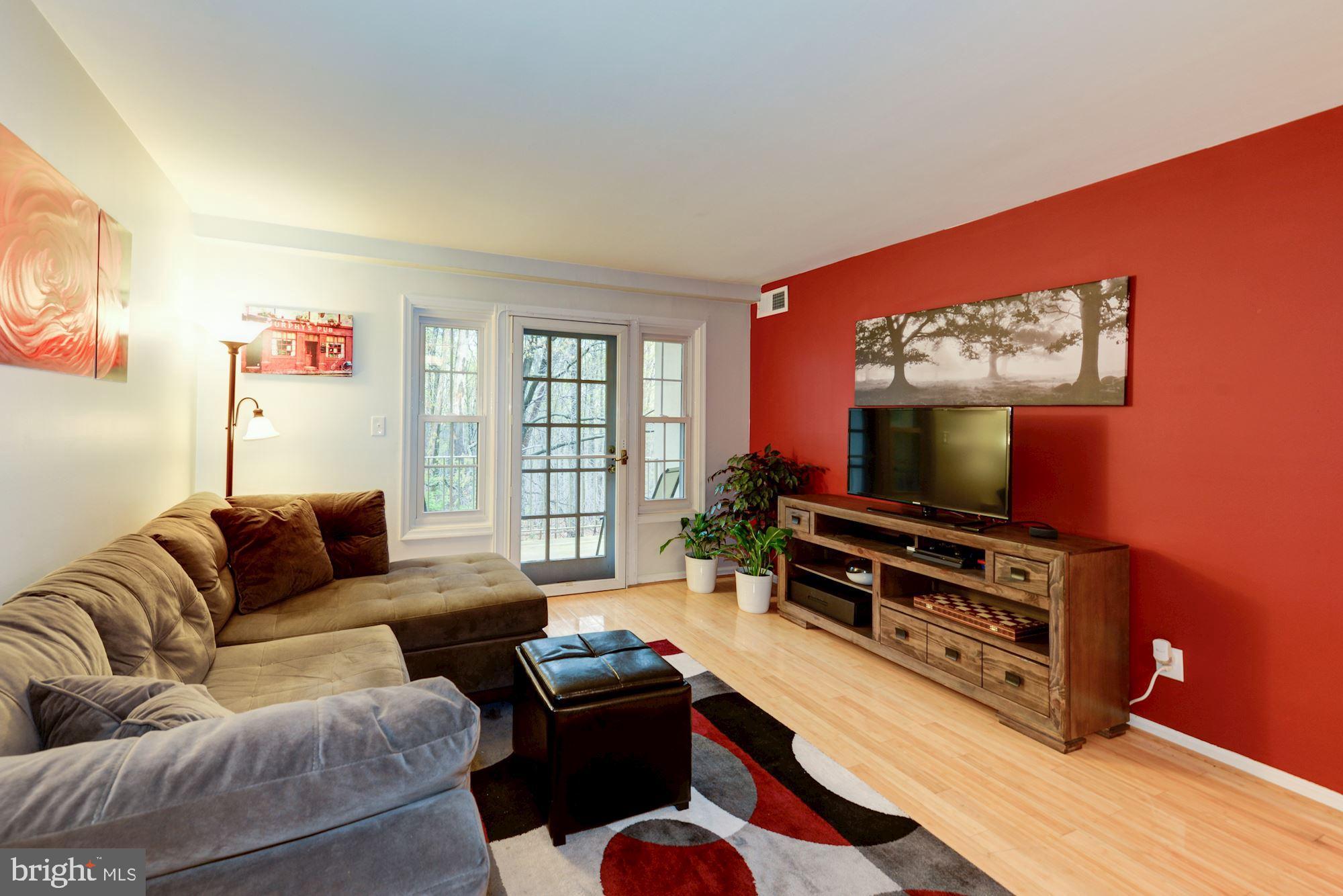 5901 Kingsford Road, Unit 438 Springfield, VA 22152 - Photo 8 of 29 Living Room