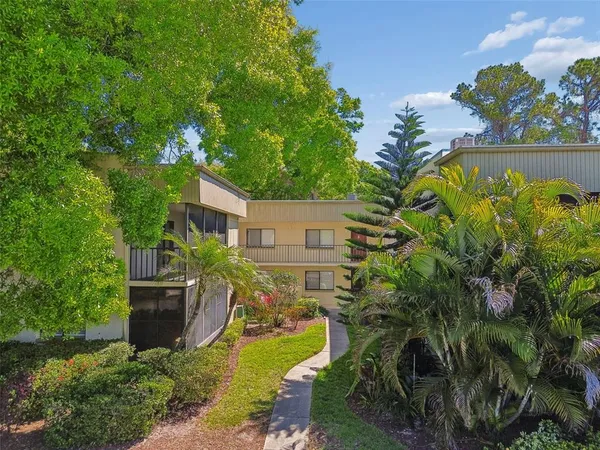 $210,000 | 3300 Fox Chase Circle, Unit 202, Palm Harbor, FL 34683