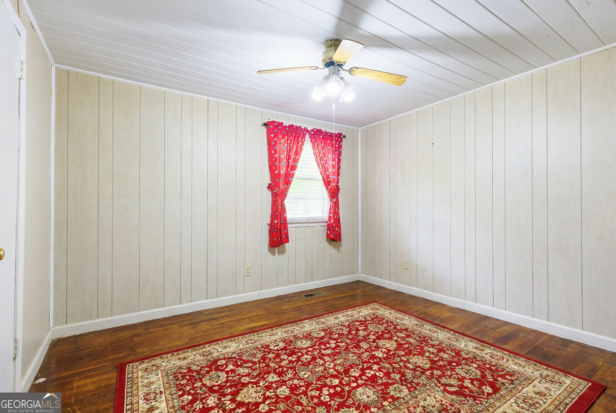 187 Jefferson Road Adel, GA 31620 - Photo 23 of 43 AI generated photo to remove everything from the room.