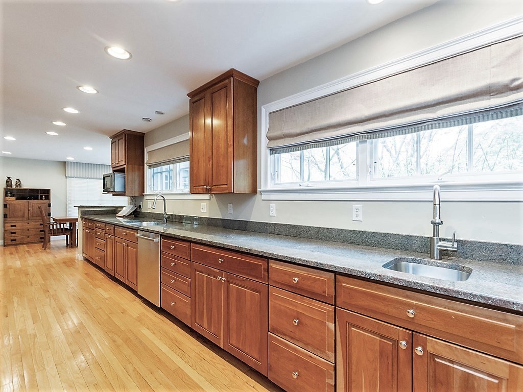 45 West Pine Street Newton, MA 02466 - Photo 7 of 42