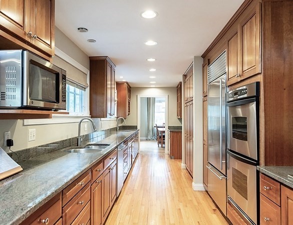 45 West Pine Street Newton, MA 02466 - Photo 8 of 42