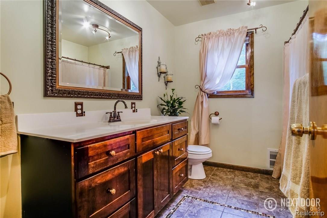 2212 Byron Road Howell, MI 48855 - Photo 20 of 63 _DSF8341Blended.jpg