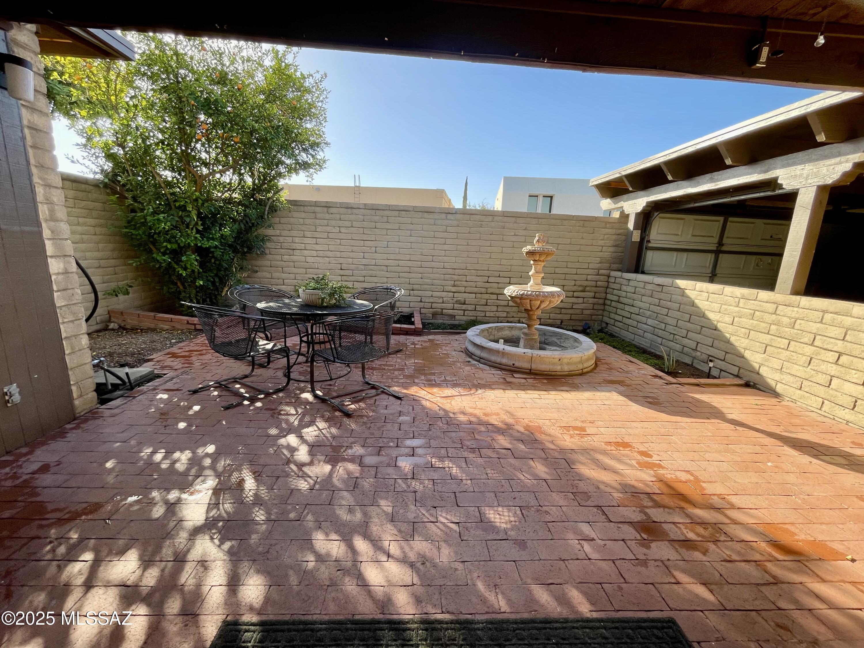 2434 North Shade Tree Circle Tucson, AZ 85715 - Photo 2 of 20 with 2 car garage