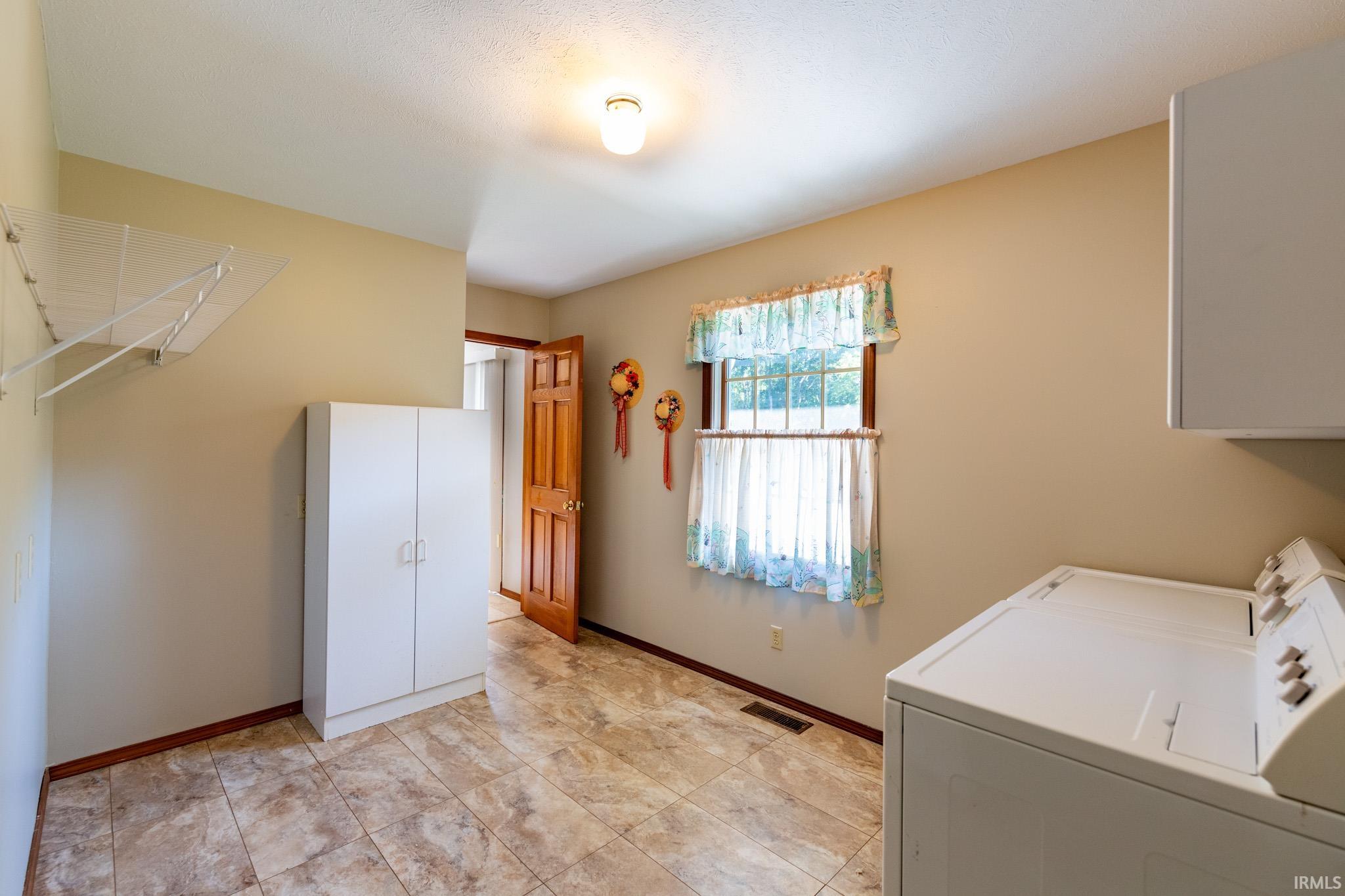 51366 Righter Lane South Bend, IN 46628 - Photo 6 of 36 Gallery Image 6