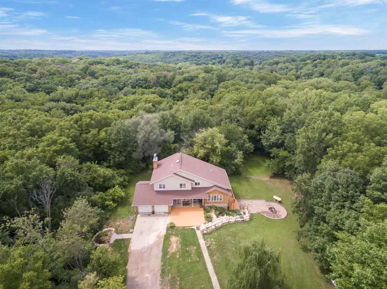 2651 Anchorage Road Northeast Solon, IA 52333 - Photo 2 of 49 Gallery Image 2