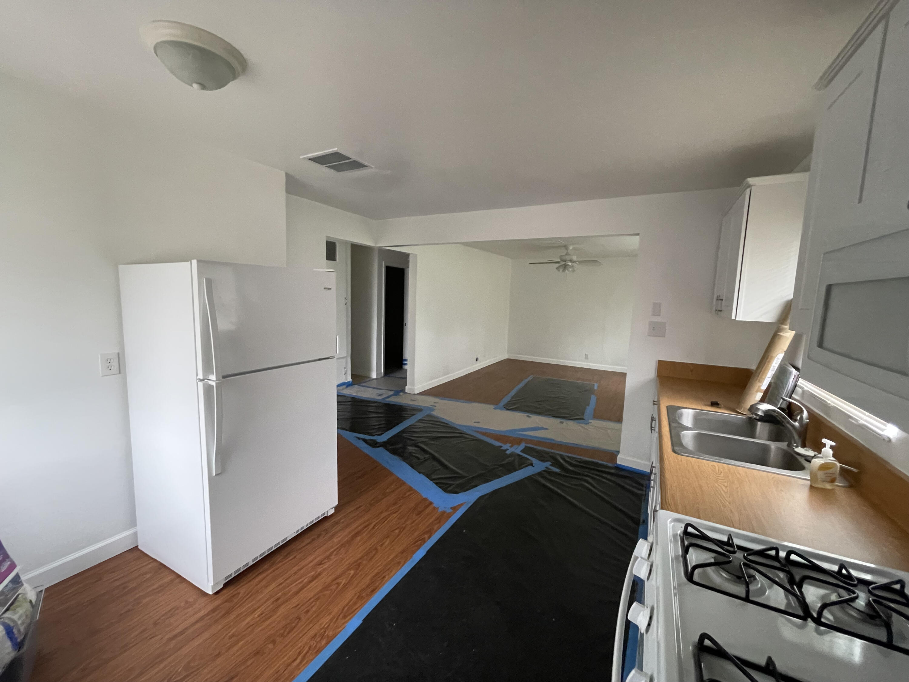908 Orange Street Riverside, CA 92501 - Photo 16 of 34 IMG_4865 conv