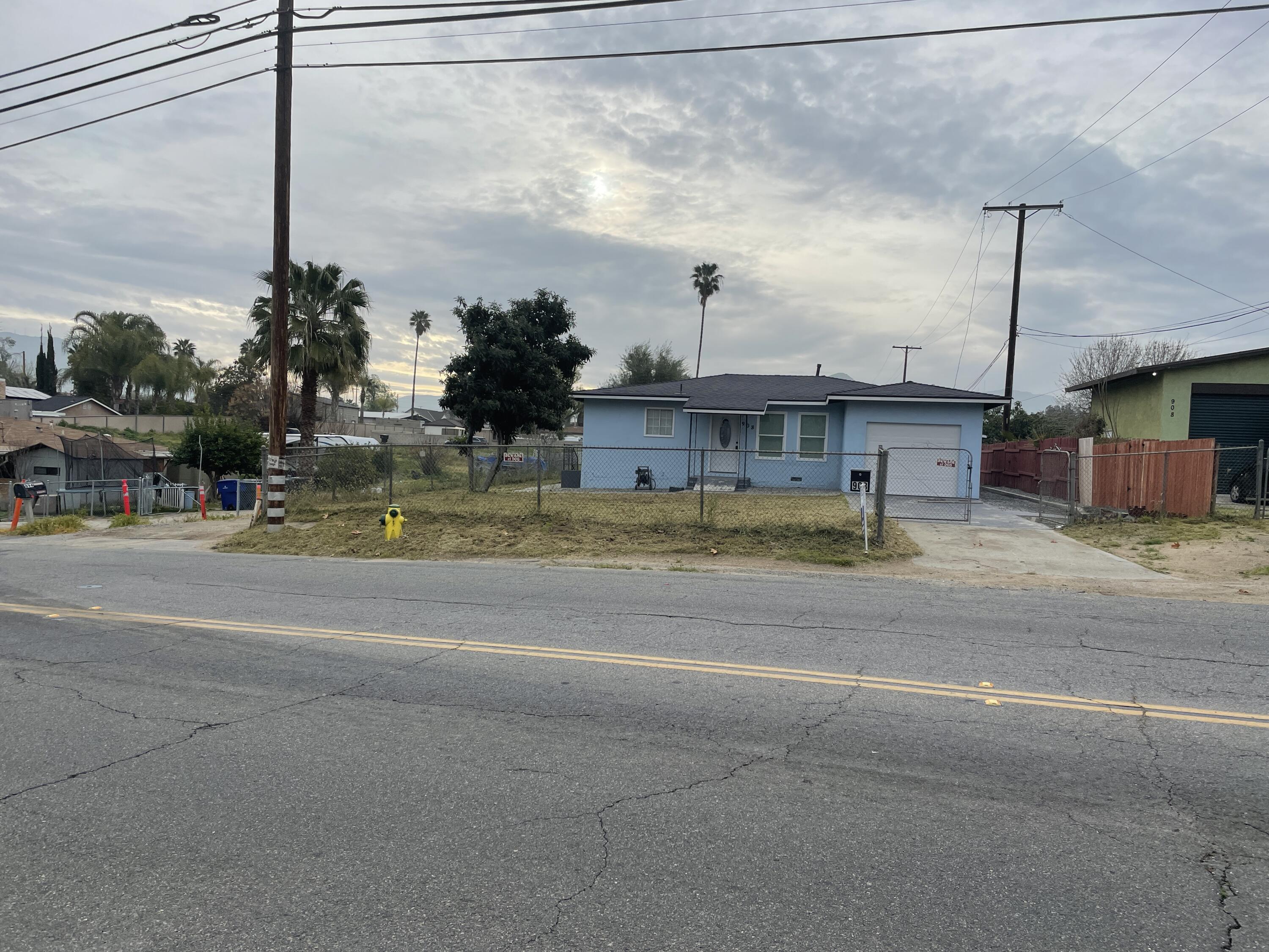 908 Orange Street Riverside, CA 92501 - Photo 2 of 34 IMG_0308