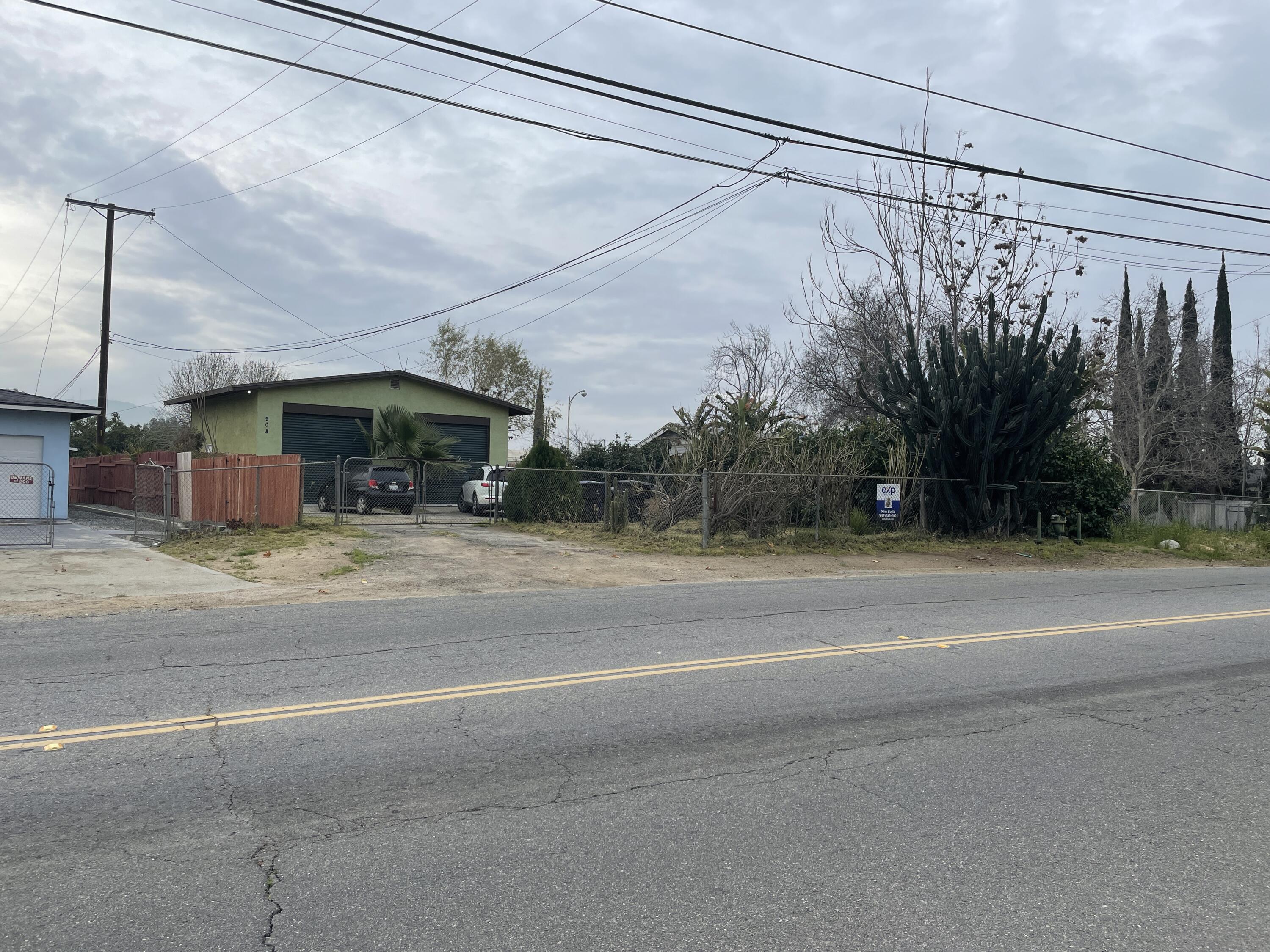908 Orange Street Riverside, CA 92501 - Photo 3 of 34 IMG_0307