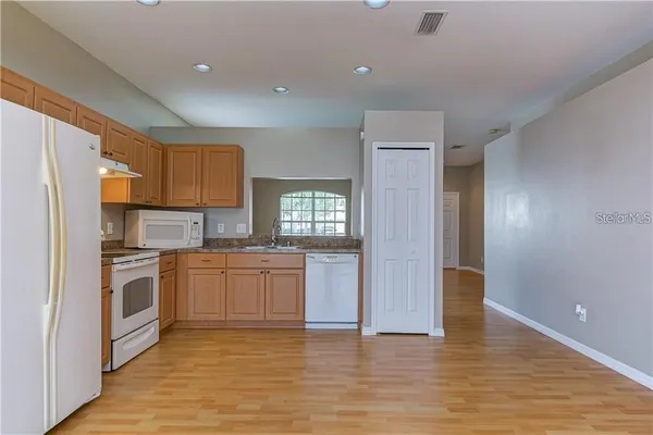 $2,000 | 4732 Red Pine Way, Wesley Chapel, FL 33545