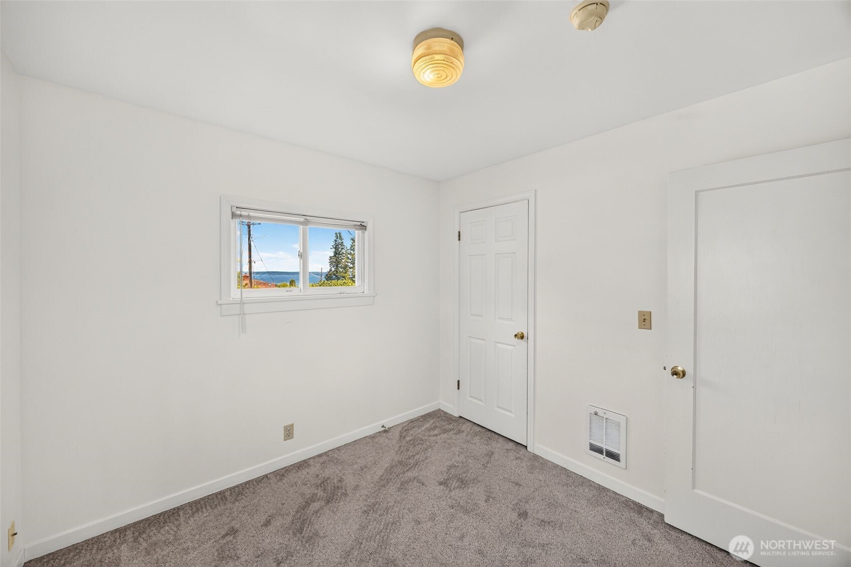 4417 Seahurst Avenue Everett, WA 98203 - Photo 22 of 30
