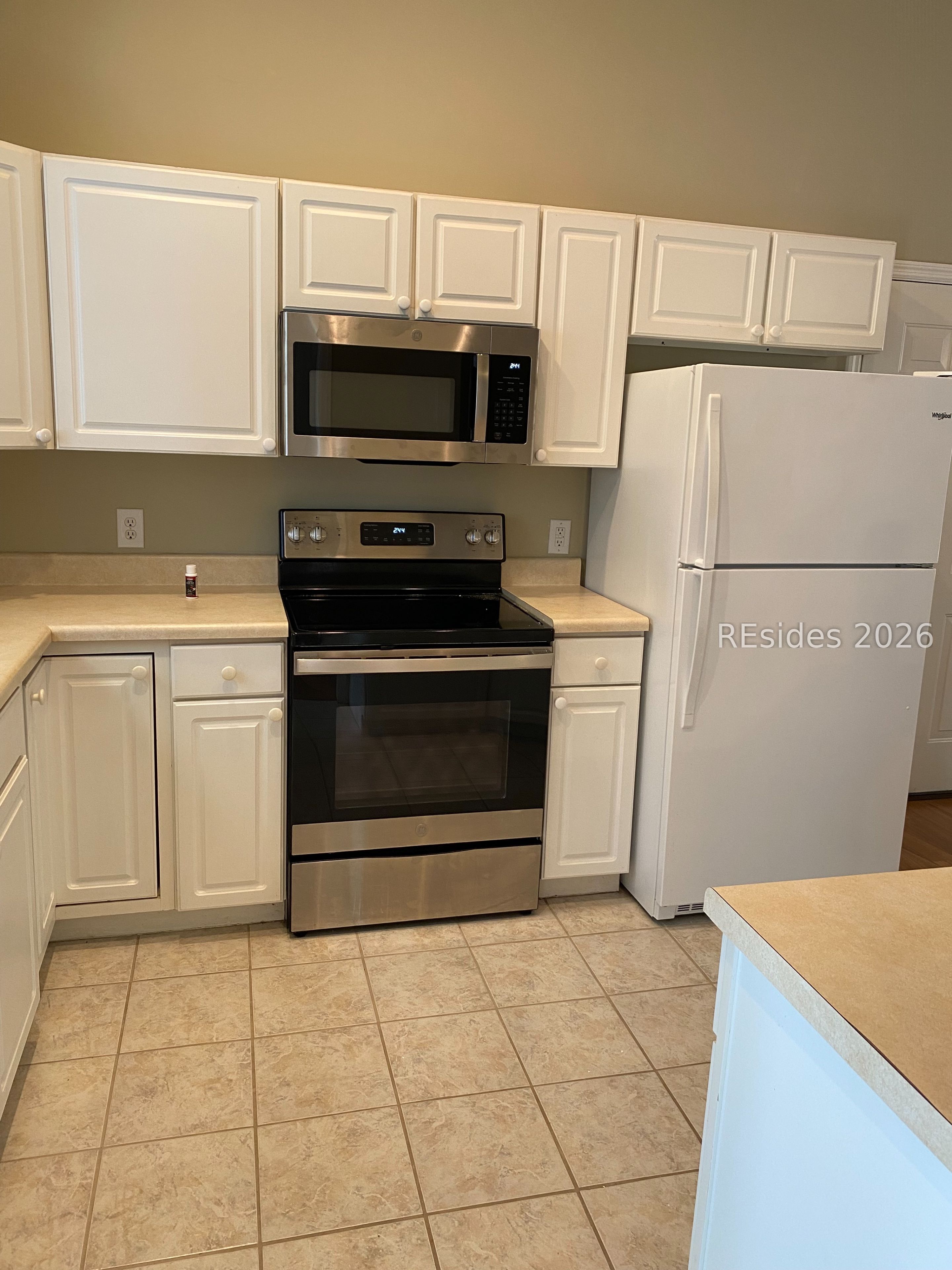 10 Sheppard Road Beaufort, SC 29907 - Photo 10 of 10 New stove and microwave 2023