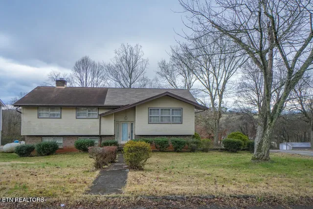 $269,900 | 2145 East Ridgewood Drive, Louisville, TN 37777