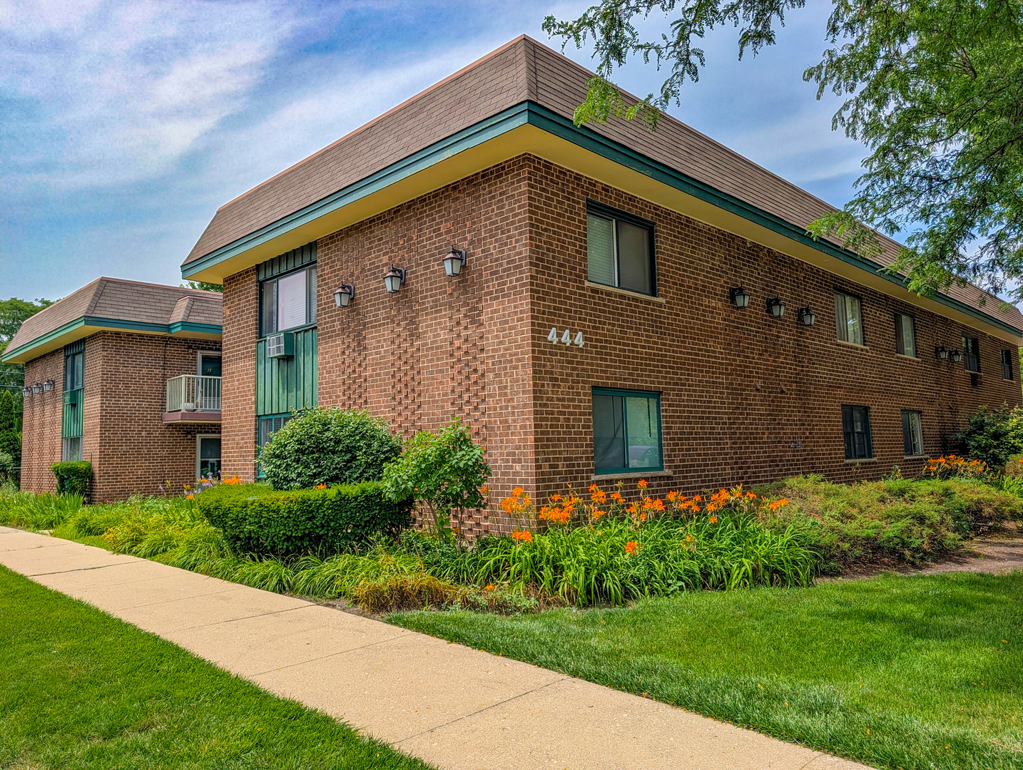 444 Spring Road, Unit 12 Elmhurst, IL 60126 - Photo 2 of 20