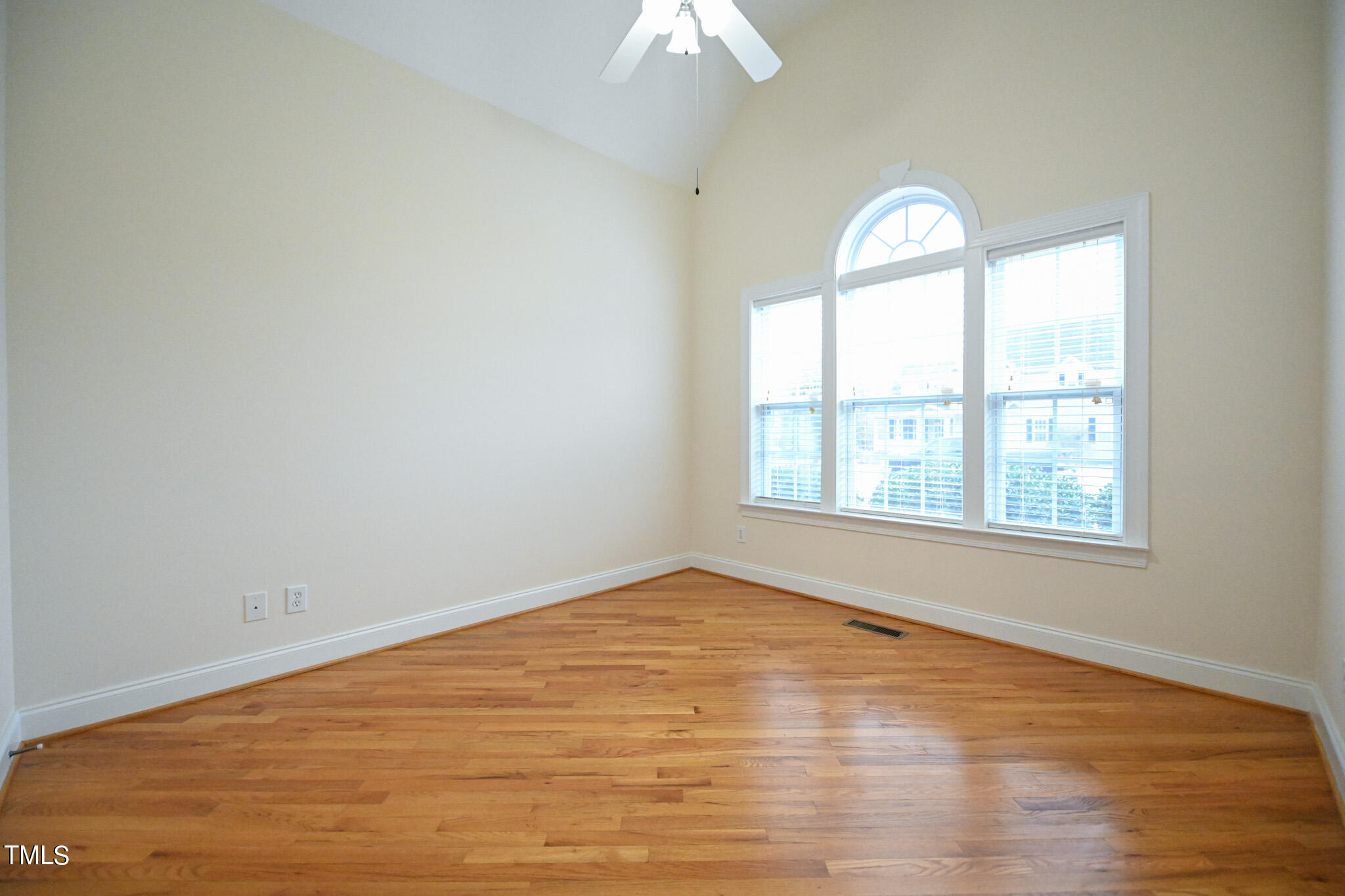 1033 Newburgh Circle Raleigh, NC 27603 - Photo 33 of 55 033