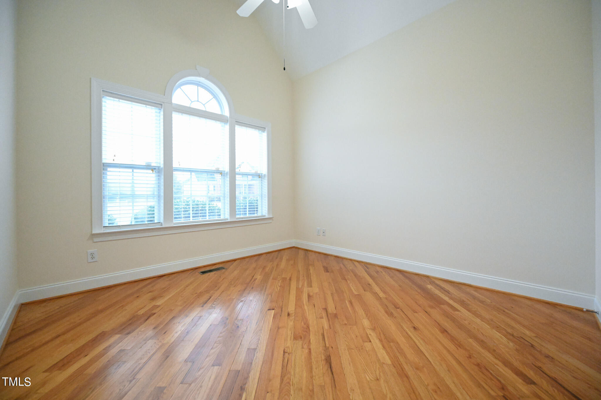 1033 Newburgh Circle Raleigh, NC 27603 - Photo 34 of 55 034