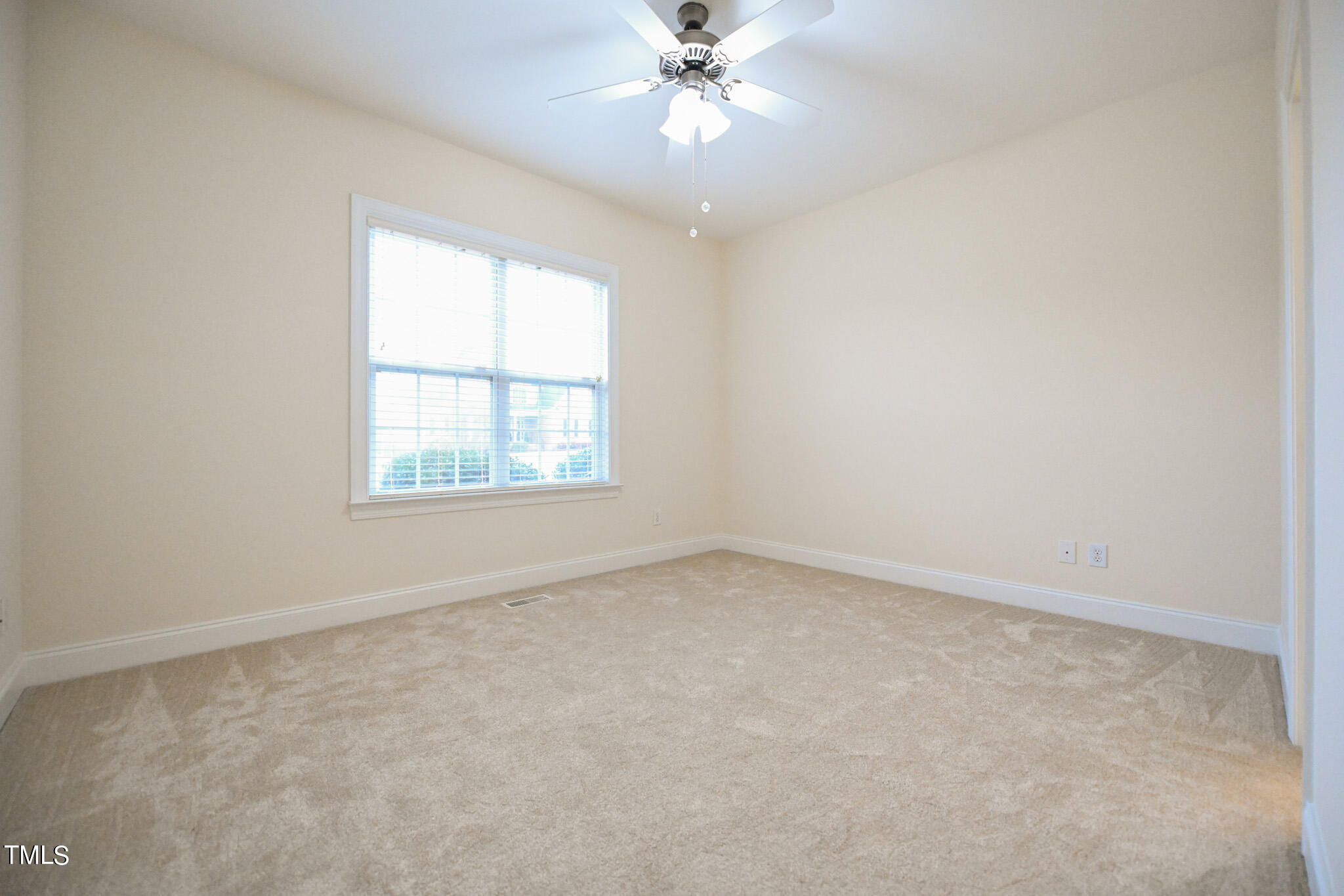 1033 Newburgh Circle Raleigh, NC 27603 - Photo 41 of 55 041