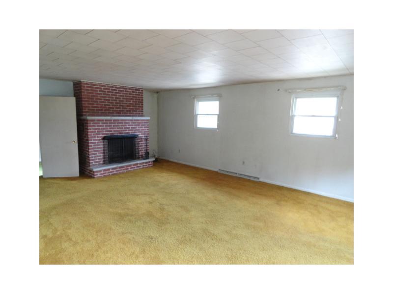 1430 Newstanton Ruffsdale Ruffs Dale, PA 15679 - Photo 3 of 13 Living Room.