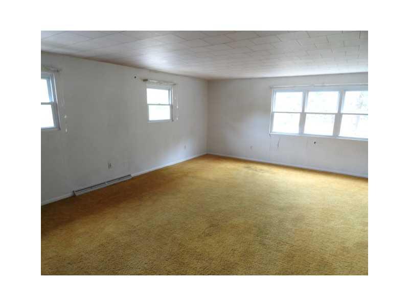 1430 Newstanton Ruffsdale Ruffs Dale, PA 15679 - Photo 4 of 13 Living Room.