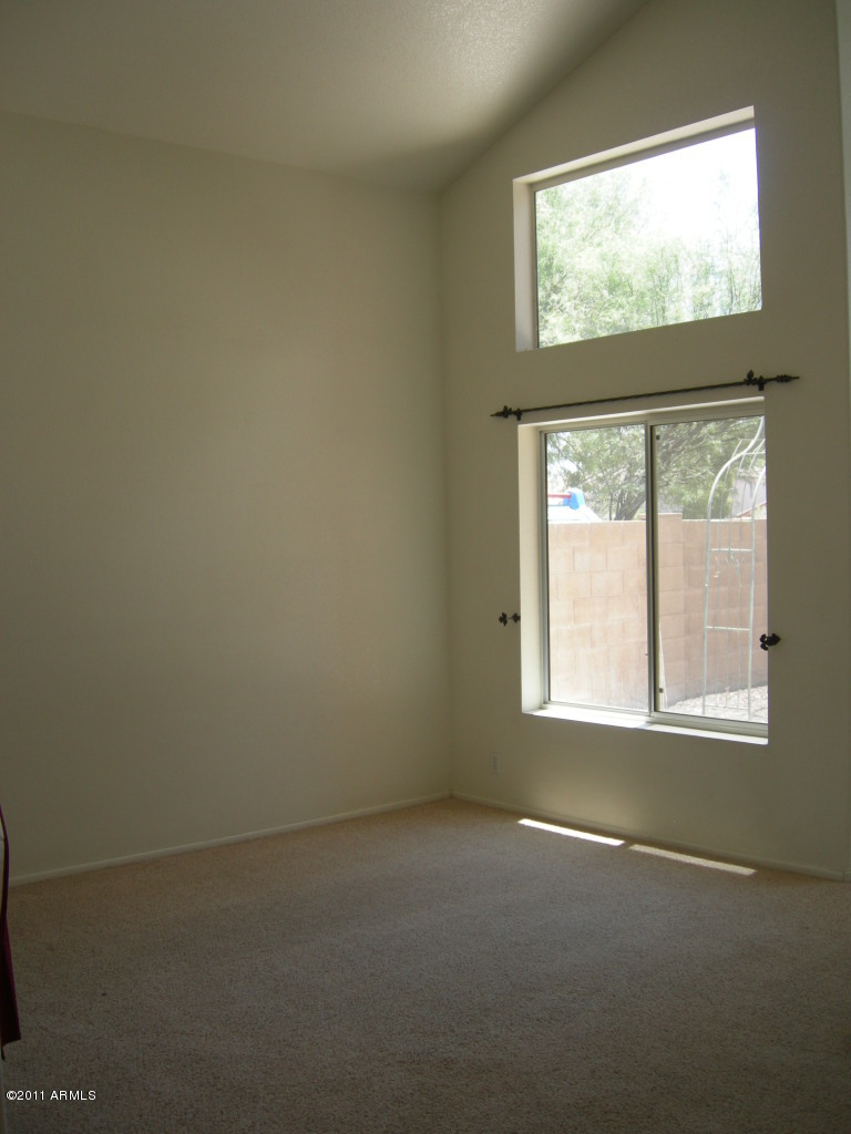 3213 East Marco Polo Road Phoenix, AZ 85050 - Photo 9 of 30 an empty room with a window