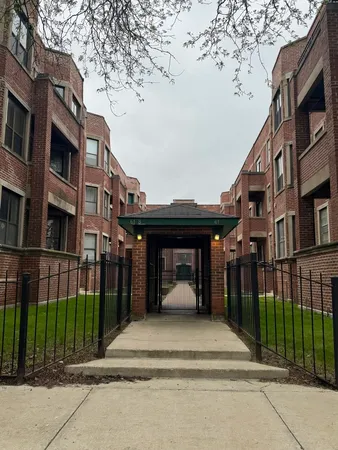 $1,800 | 6108 South Dorchester Avenue, Chicago, IL 60637