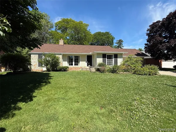 $525,000 | 489 Chalfonte Avenue, Grosse Pointe Farms, MI 48236
