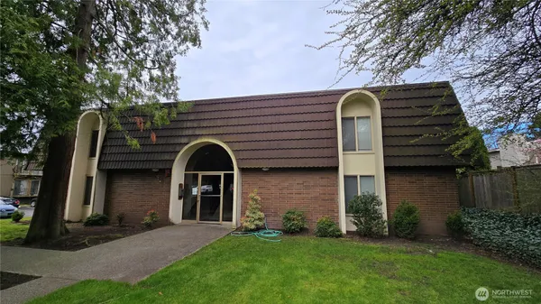 $2,300 | 11010 Northeast 68th Street, Unit 627, Kirkland, WA 98033