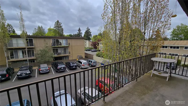 $2,300 | 11010 Northeast 68th Street, Unit 627, Kirkland, WA 98033