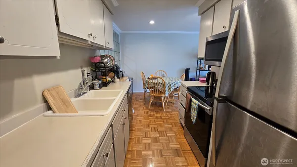 $2,300 | 11010 Northeast 68th Street, Unit 627, Kirkland, WA 98033