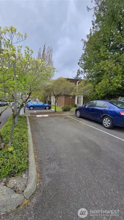 $2,300 | 11010 Northeast 68th Street, Unit 627, Kirkland, WA 98033