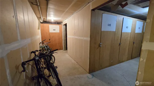 $2,300 | 11010 Northeast 68th Street, Unit 627, Kirkland, WA 98033