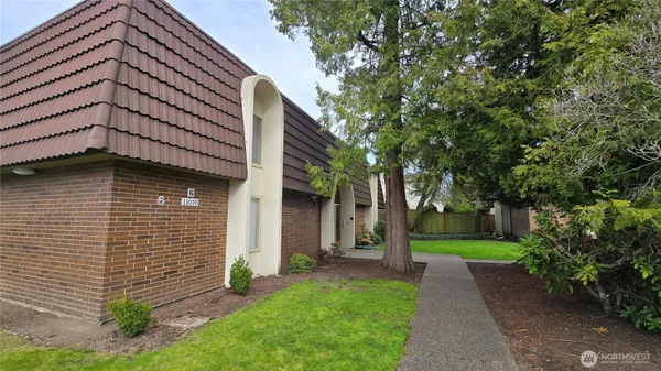 $2,300 | 11010 Northeast 68th Street, Unit 627, Kirkland, WA 98033
