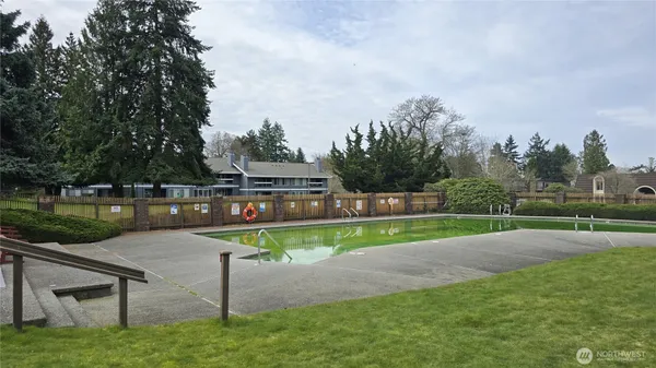 $2,300 | 11010 Northeast 68th Street, Unit 627, Kirkland, WA 98033