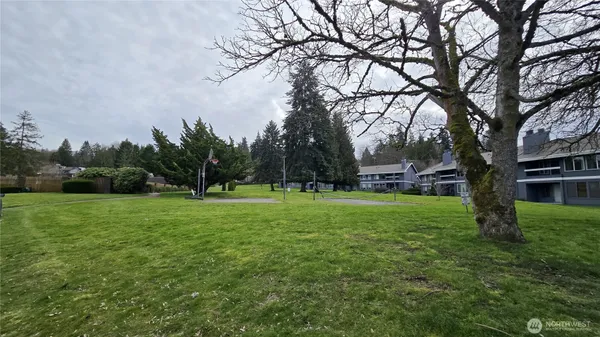 $2,300 | 11010 Northeast 68th Street, Unit 627, Kirkland, WA 98033
