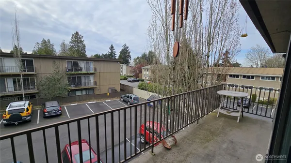 $2,300 | 11010 Northeast 68th Street, Unit 627, Kirkland, WA 98033
